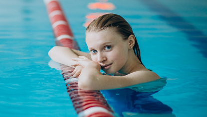 Are Contact lens safe to wear while Swimming?